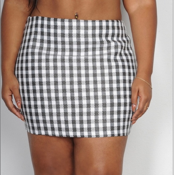 Pulse Size Black and White Checkered Mini Skirt - Picture 2 of 4